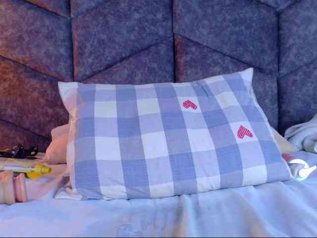 Mia-Anderson webcam