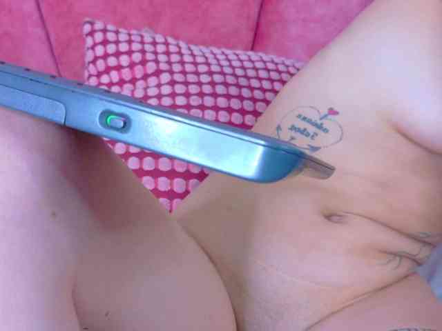Mia-Anderson webcam