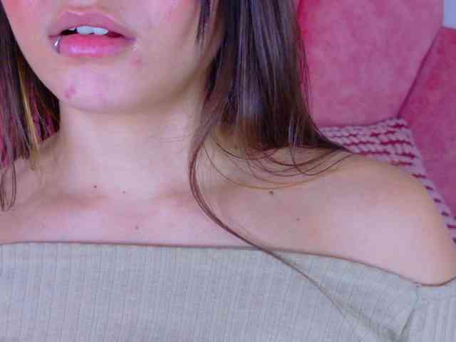 Mia-Anderson webcam