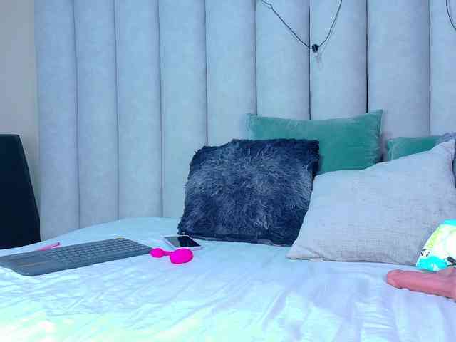 Mia-Anderson webcam