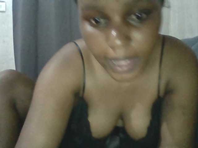 Chat with Fuckyah live cam