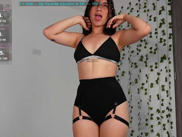 Cerecitaqueenn live cam on BongaCams