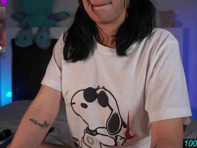 Cerecitaqueenn webcam