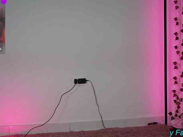 Cerecitaqueenn webcam