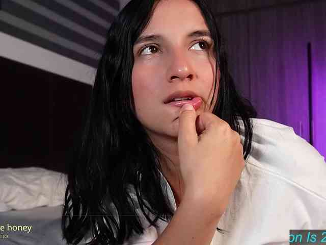Cerecitaqueenn webcam