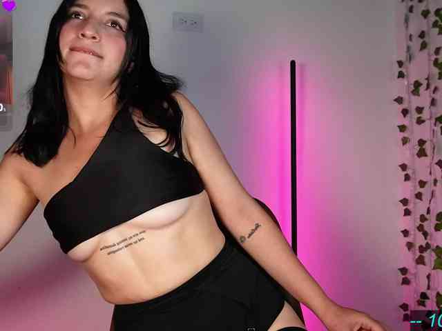 Cerecitaqueenn webcam