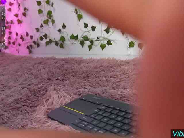 Cerecitaqueenn webcam