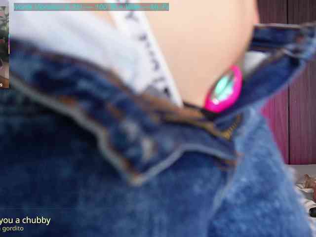 Cerecitaqueenn webcam