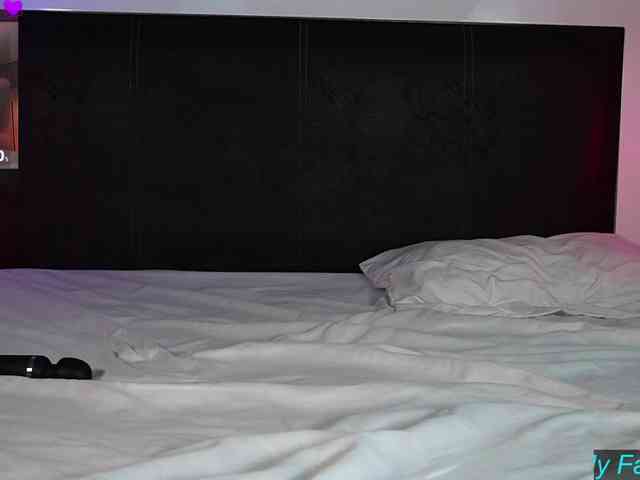 Cerecitaqueenn webcam