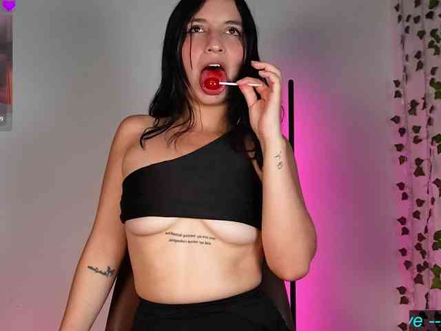 Cerecitaqueenn webcam