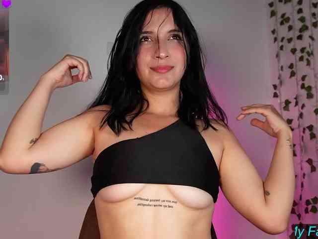 Cerecitaqueenn webcam