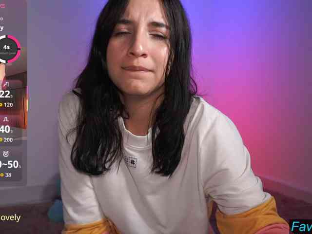Cerecitaqueenn webcam