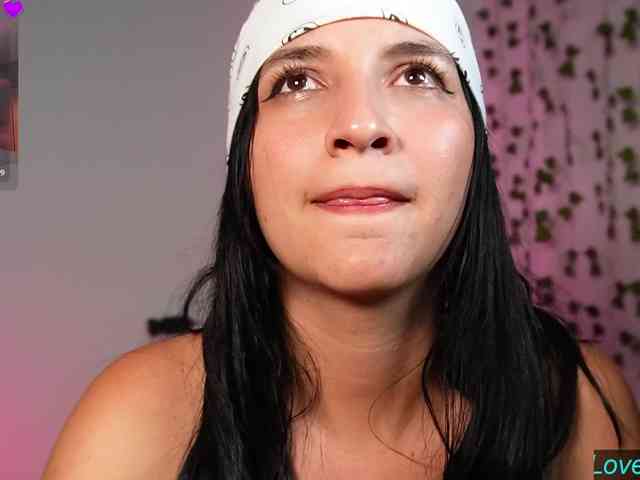 Cerecitaqueenn webcam