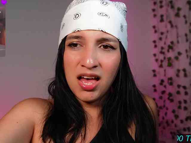 Cerecitaqueenn webcam