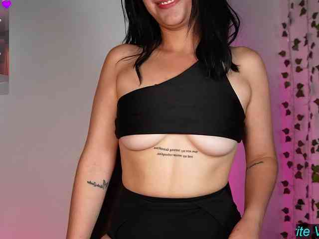 Cerecitaqueenn webcam