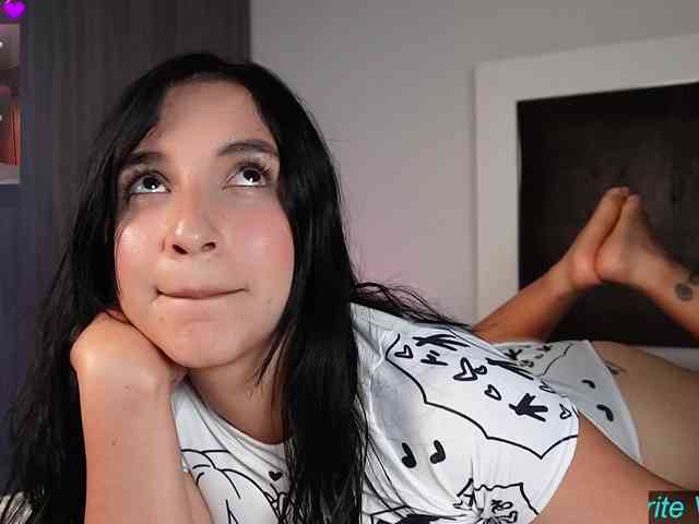 Cerecitaqueenn webcam