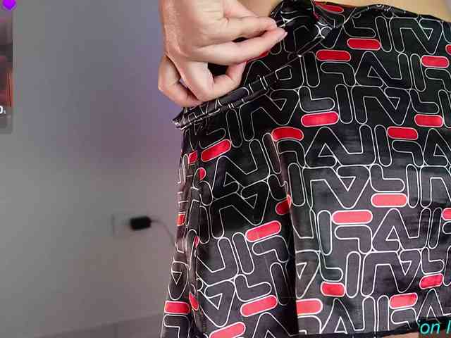Cerecitaqueenn webcam