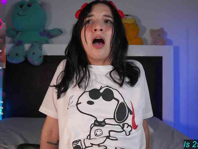 Cerecitaqueenn webcam
