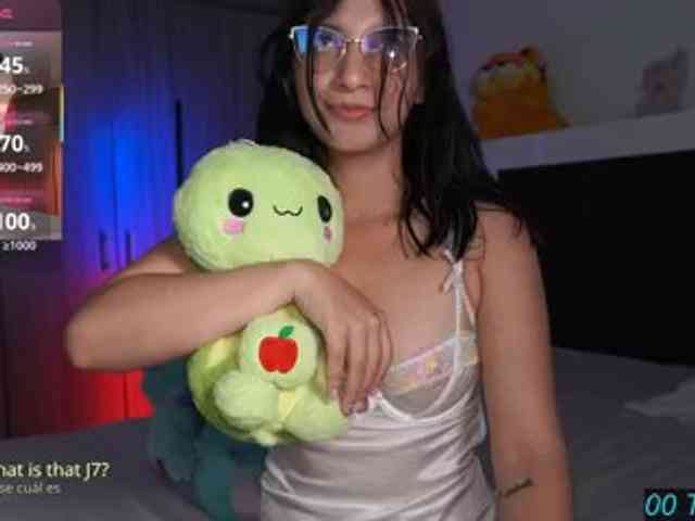 Cerecitaqueenn webcam