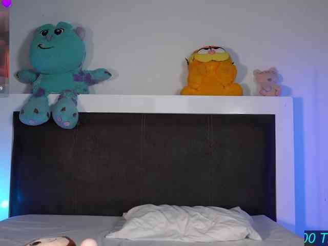 Cerecitaqueenn webcam