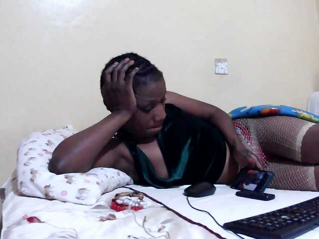 le modèle Lencer254 est en webcam porno dans un show sur le site bongacams, il possède les tags suivants: Ebony,Brunette,Shaved