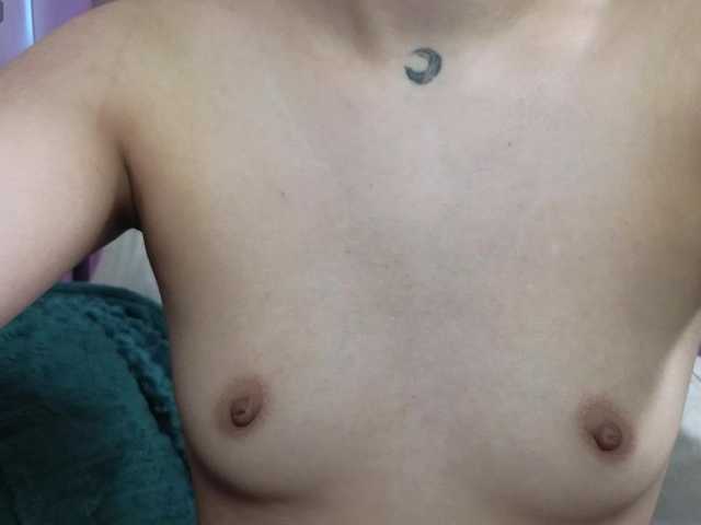 dlllvi live cam on BongaCams