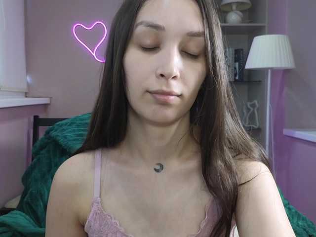 dlllvi live cam on BongaCams