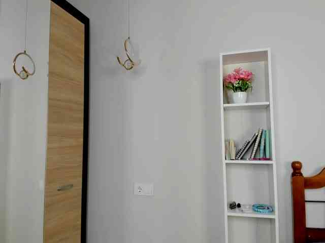 Acest model este live acum. elina-syui