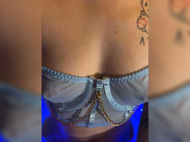 OlyaCharme live cam on BongaCams