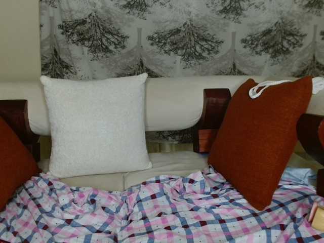 BlushAndMoan live cam preview
