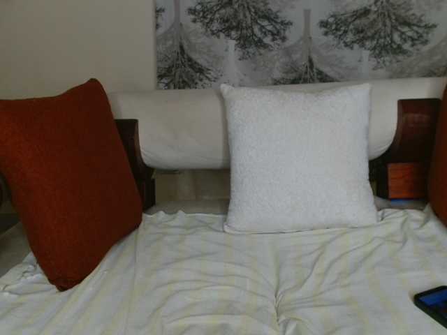BlushAndMoan live cam preview