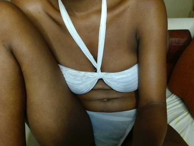 BlushAndMoan, en directo ahora en BongaCams