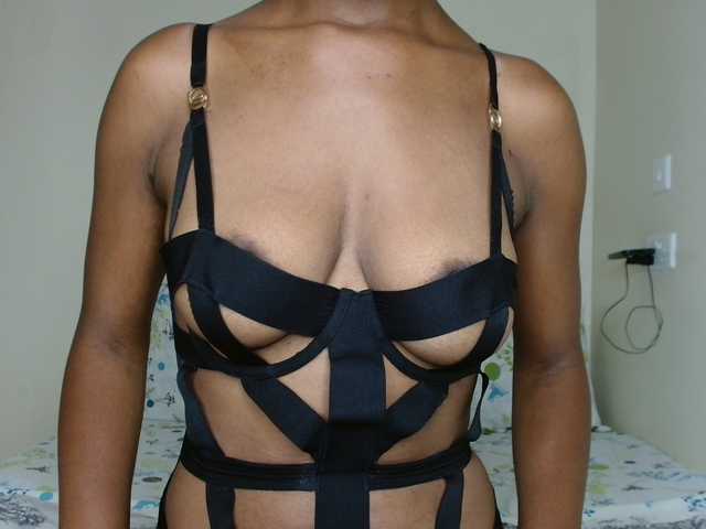 BlushAndMoan live cam preview