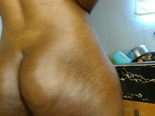 BlushAndMoan live cam preview