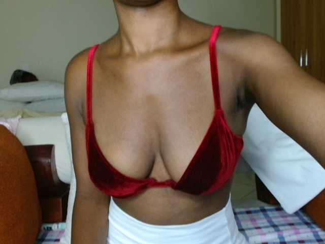 BlushAndMoan live cam preview