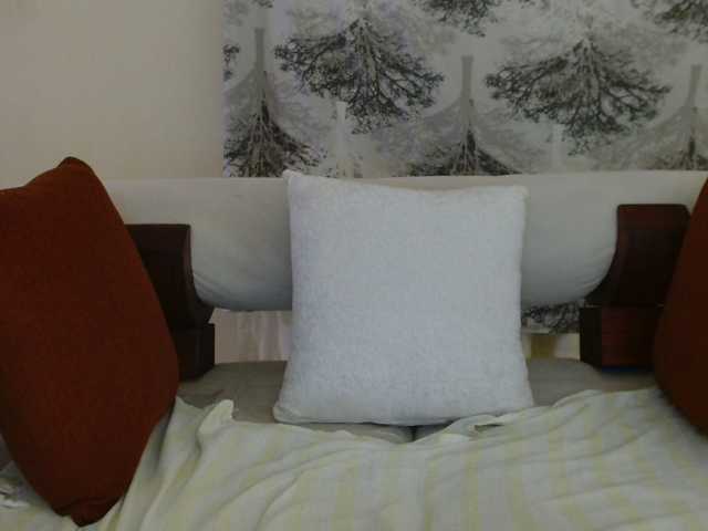 BlushAndMoan live cam preview