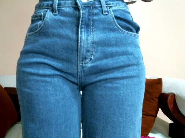 BlushAndMoan webcam