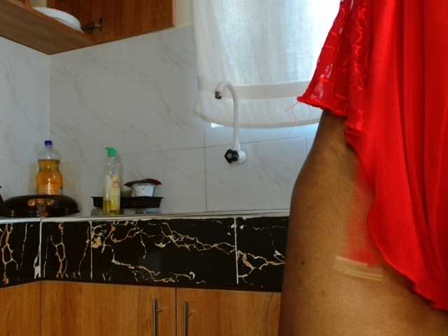 BlushAndMoan live cam preview
