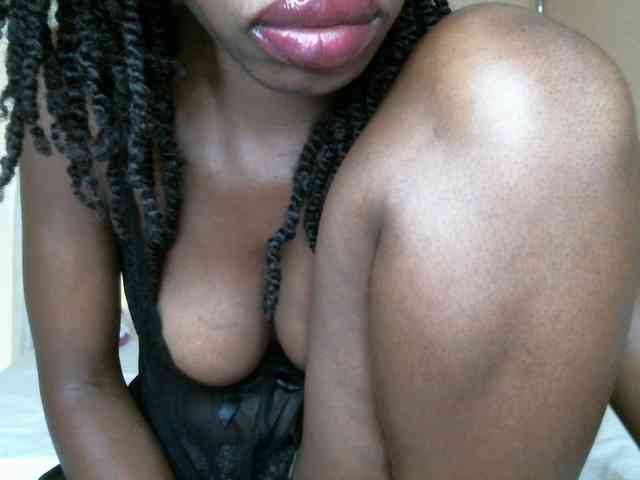 BlushAndMoan webcam