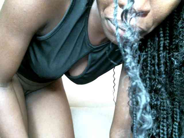 BlushAndMoan webcam