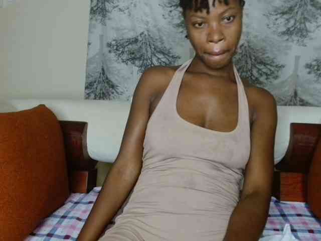 BlushAndMoan webcam