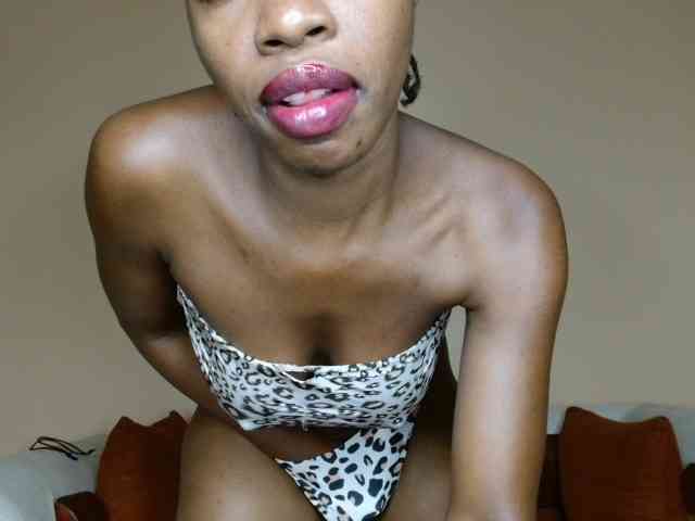 BlushAndMoan webcam