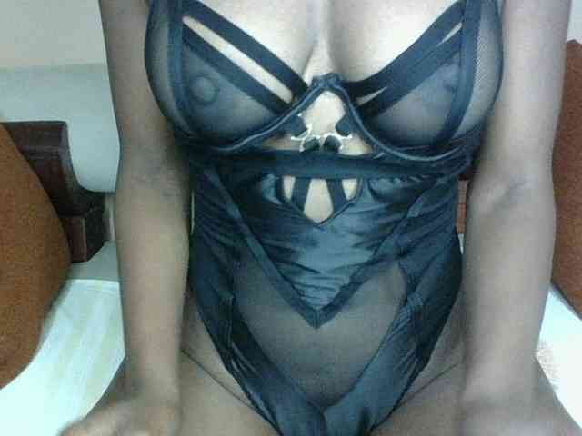 BlushAndMoan webcam