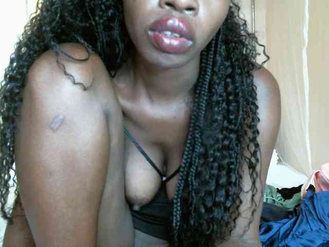 BlushAndMoan webcam