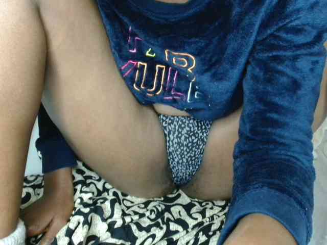 BlushAndMoan webcam
