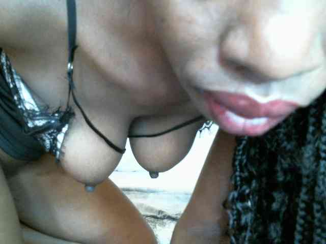 BlushAndMoan webcam