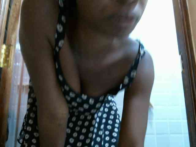 BlushAndMoan webcam