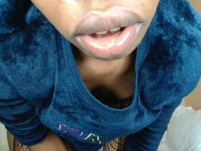 BlushAndMoan webcam