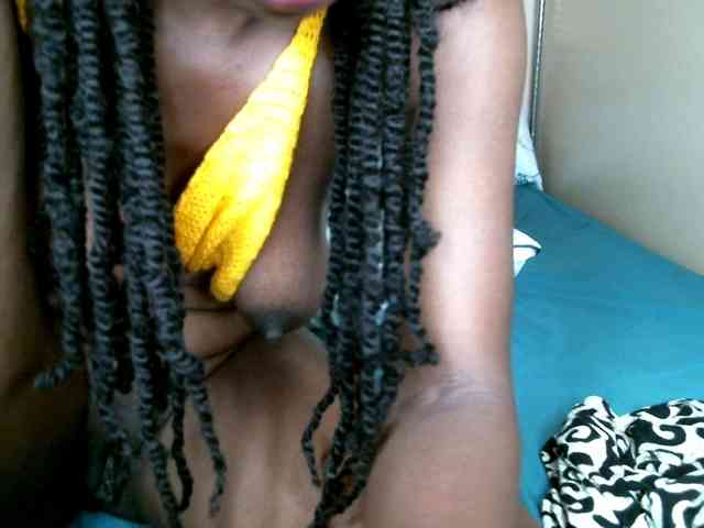 BlushAndMoan webcam