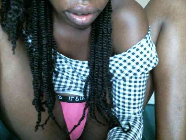 BlushAndMoan webcam